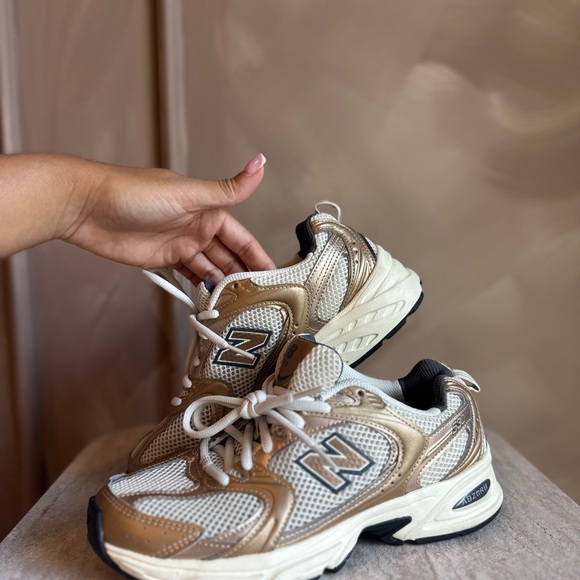 New Balance 530 \'Turtledove Gold
Metallic\' US Size 7 main image 2